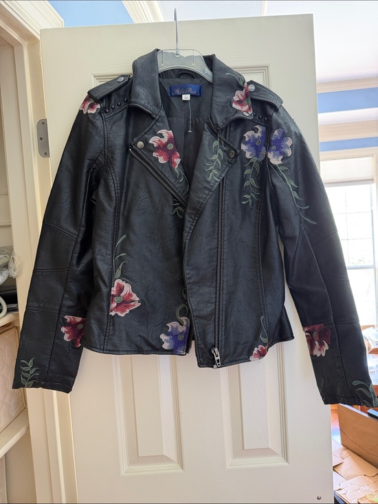 Francesca's Collections Jackets & Blazers - Francesca's Collections Black Floral Embroidered Faux Leather Moto Jacket